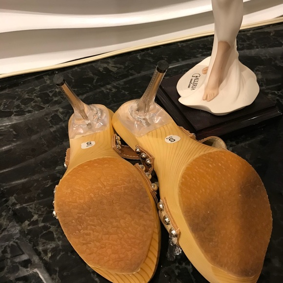 High heels - Picture 4 of 4